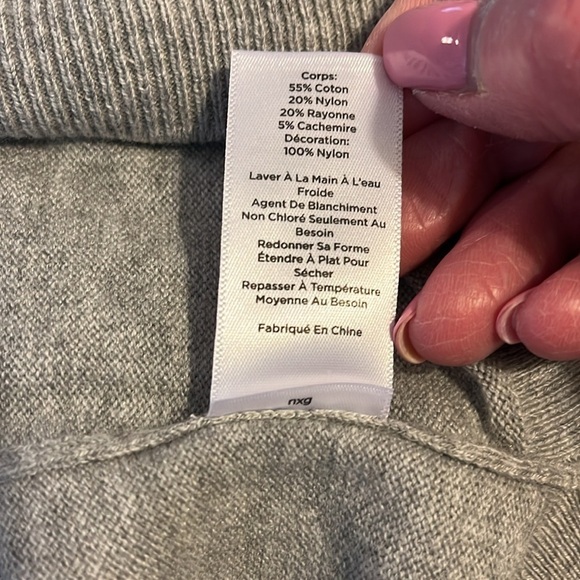 NWT Talbots Gray Crewneck Sweater With Embroidered Snowflakes Size Large - Picture 10 of 10